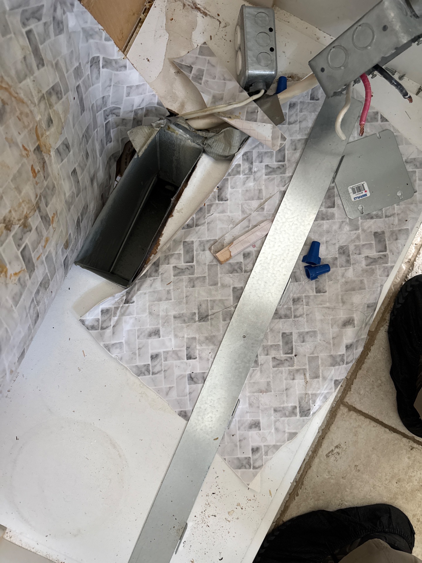 Vent ductwork alignment issue on a KitchenAid downdraft installation in South Ottawa
