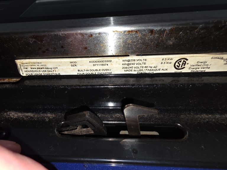TechVill technician diagnosing a KitchenAid wall oven that lost power in Linden Woods Winnipeg