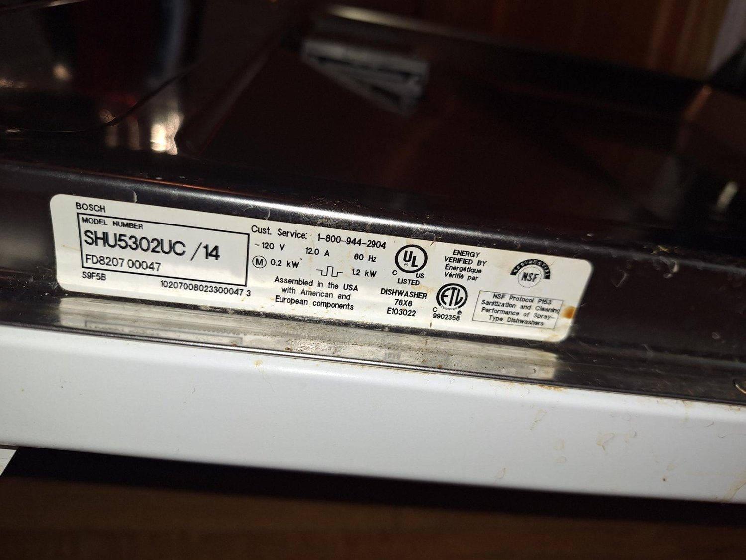 Bosch SHU5302UC rating plate showing the FD 8207 date code identifying a dishwasher built in 2002